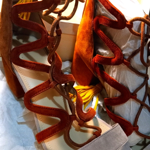 Marc Fisher Women's Strappy Heels Size 10M - Picture 4 of 6